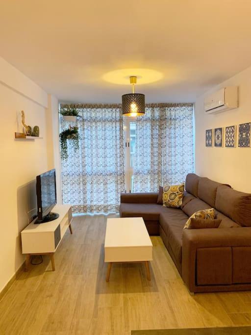 Ideal Apartamento En El Barrio De Las Delicias Malaga Exterior photo