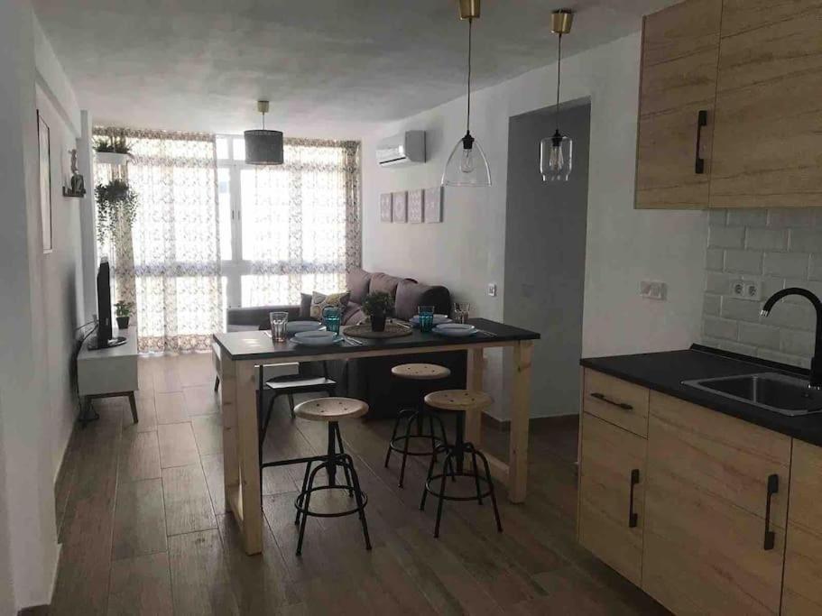Ideal Apartamento En El Barrio De Las Delicias Malaga Exterior photo