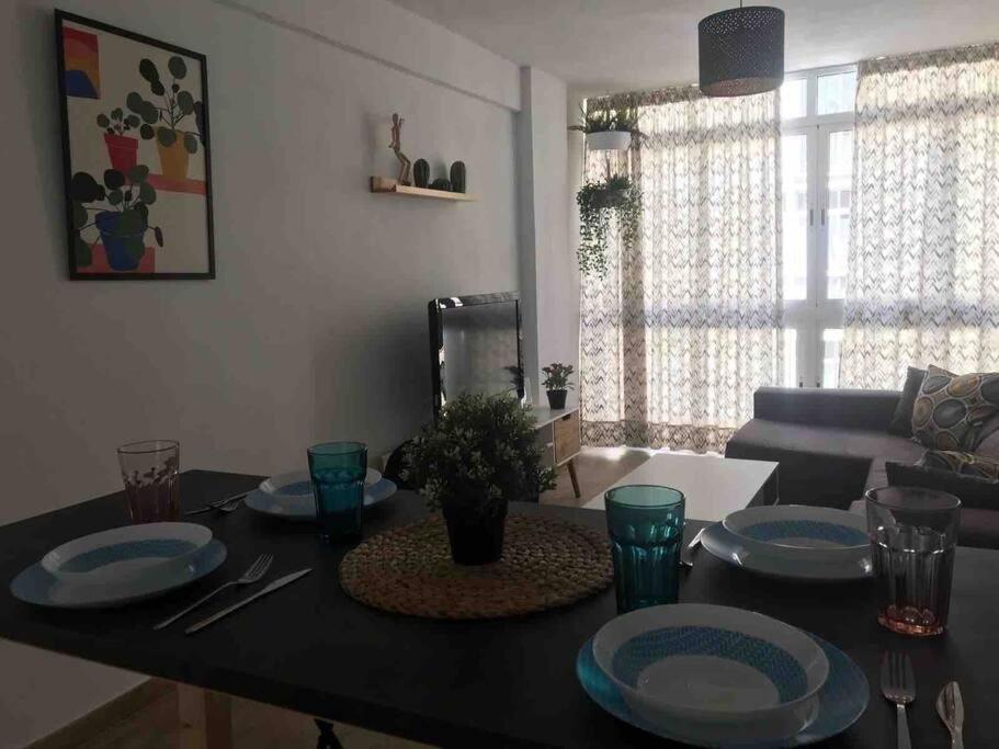 Ideal Apartamento En El Barrio De Las Delicias Malaga Exterior photo