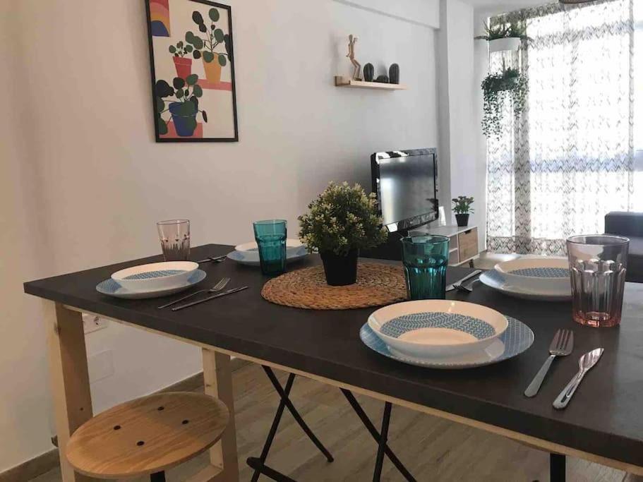 Ideal Apartamento En El Barrio De Las Delicias Malaga Exterior photo